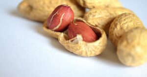 10 propriedades nutricionais e benefícios do amendoim