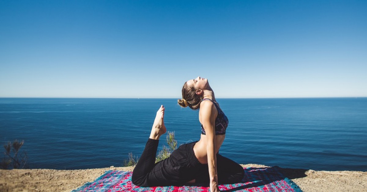6 posturas de ioga para acabar com a dor nas costas