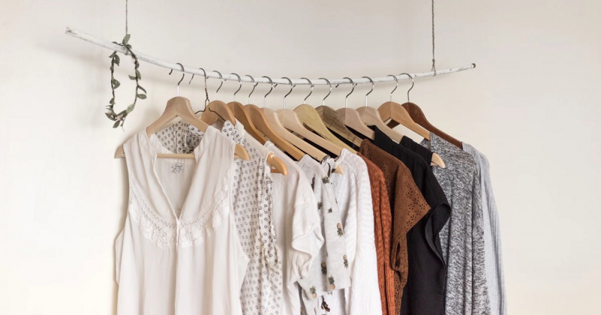 7 lojas e organizações para vender suas roupas usadas