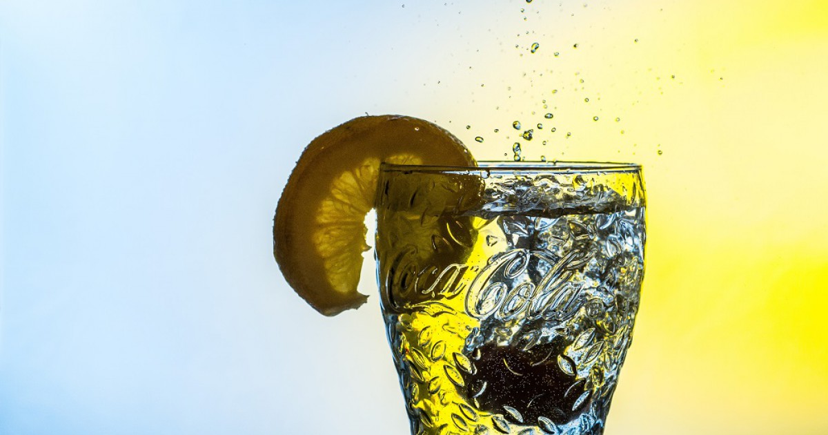 8 benefícios de beber água com limão pela manhã