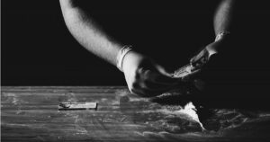 Como funciona o processo de desintoxicação da cocaína?


