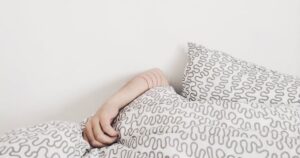 O método 4-7-8 para adormecer em menos de um minuto