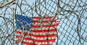Psicólogos dos EUA foram implicados na tortura de prisioneiros da Al Qaeda