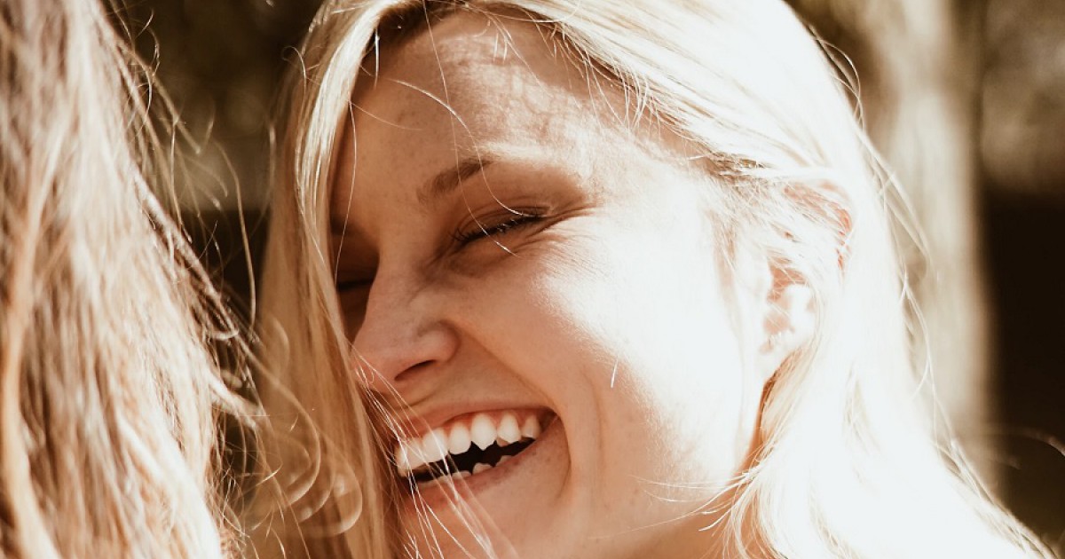 Terapia do riso e mulheres: 5 razões pelas quais esta técnica a fortalece