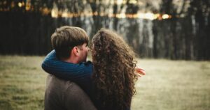 Efeito MUM: o que é e como afeta os relacionamentos