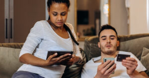 Assim, o uso excessivo das redes sociais influencia a estabilidade do casal.